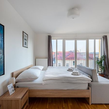 Sunny Safron Apartment Prag Eksteriør billede