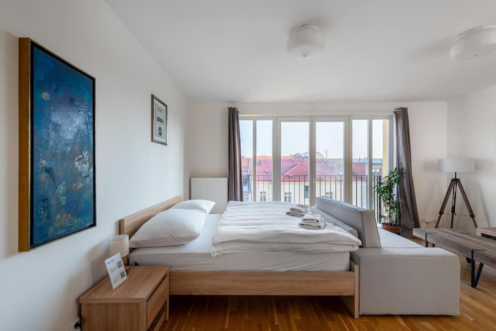 Sunny Safron Apartment Prag Eksteriør billede