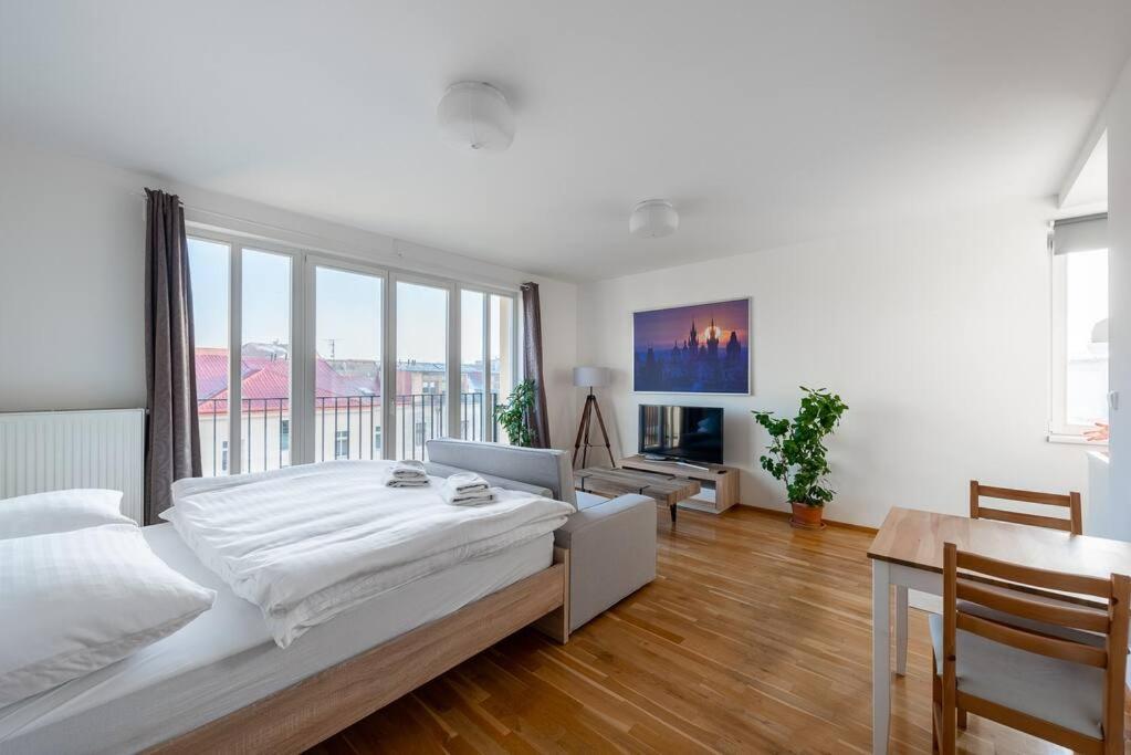 Sunny Safron Apartment Prag Eksteriør billede
