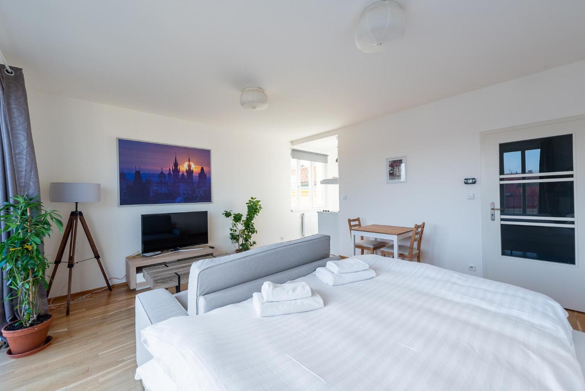 Sunny Safron Apartment Prag Eksteriør billede